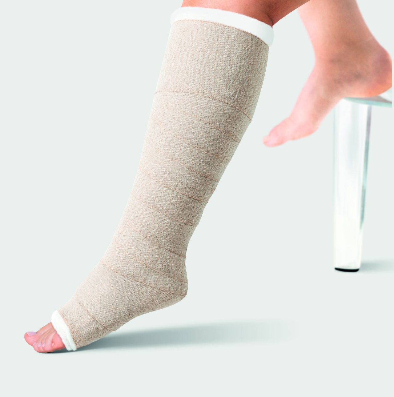 Compression bandage with underpadding and two shortstretch bandages